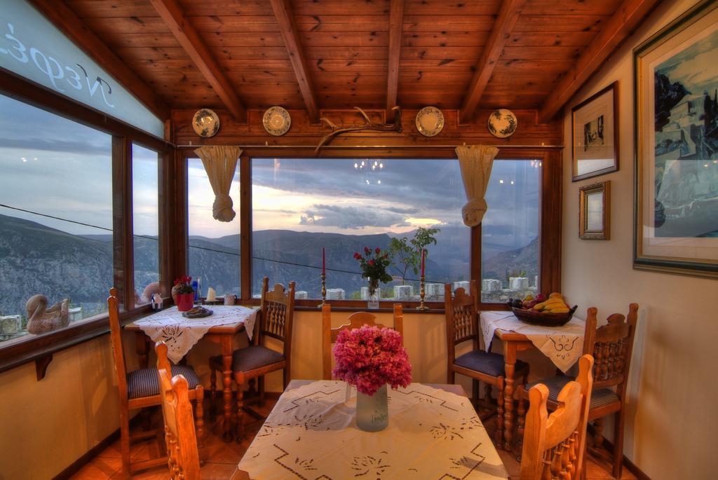 Nefeles Hotell Arachova Exteriör bild
