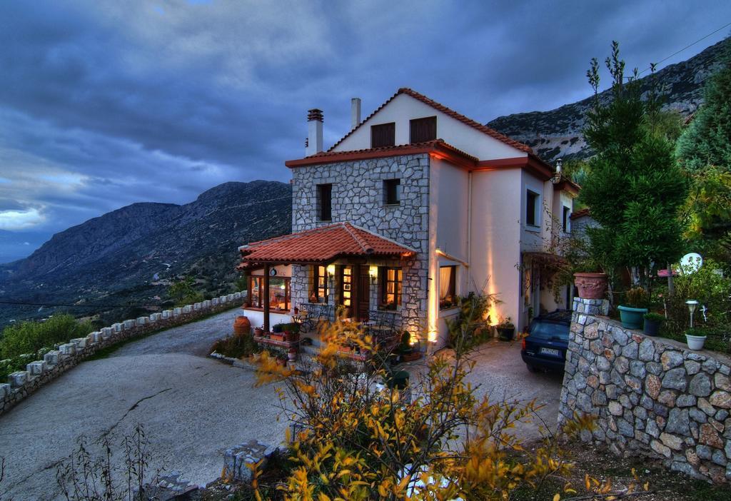 Nefeles Hotell Arachova Exteriör bild